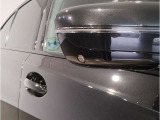 【BMWミラー】視認性の高いスタイリッシュなミラー。自動防眩機能も付いており夜間のドライビングをサポートします。