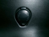 12V電源ソケットが付いていますので、携帯電話やスマートフォンなどを充電できます。
