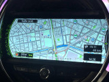●純正ナビ:一体感のあるナビは、高級感ある車内を演出してくれます。オーディオ機能も充実しておりますので、運転もより楽しめます♪