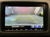 リバースギアに入れるだけで後方の表示へ切り替わります。夜間や雨の日の駐車も楽になりますよ。
