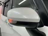 【ウィンカー付きドアミラー】ドアミラーは車幅の最も外側に位置するため、横や斜め後ろから接近する車両や歩行者にも方向指示が伝わりやすくなります。