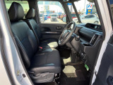 運転席シート廻りは使用感も少なく、良好な状態となっています。丁寧に使われていたことがよくわかりますね。