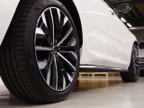 5-Vスポーク8.5J&times;21インチダイヤモンドカット/グロッシーブラック タイヤサイズは255/40R21になります
