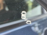 斜め後ろの死角にいる車両の存在を光って知らせてくれる機能です。車線変更時の安全運転をスマートにサポートいたします。