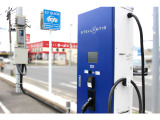 当店には、急速充電器を設置しておりますので電気自動車でご来場の際もお車をご覧いただいている間に充電して頂けます!