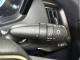 【オートライト】車外の明るさに応じて、自動的にライトの点灯・消灯を行います。