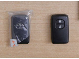 鍵はスマートキータイプです♪ キーをポケットやバックに入れたままで、ドアロックの施錠・解除が出来て、プッシュスタートでエンジン始動も出来ます♪