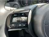 【ステリモ】ステアリングリモコンスイッチにてオーディオ操作可能となっており、運転にも集中できます。少しでも視線移動を減らし事故に遭う確率を下げます。