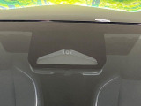 【プリクラッシュセーフティ】前方の車両等を検知し、衝突しそうな時は警報で注意を促し、ブレーキを踏む力をサポート。ブレーキを踏めなかった場合は衝突被害軽減ブレーキが作動、衝突回避をサポートします。
