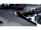 パドルシフトを装備しております。運転中にもスムーズに操作可能です。