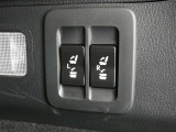 リヤシートも電動リクライニング式です。リラックスできるシート位置でゆっくりくつろげます。
