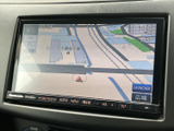 地図上に道路や周辺施設が表示され、現在地や進行方向を確認しながら目的地を目指せます。行き慣れない場所へのお出かけにも役立つ、使い勝手のよい装備です。