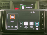 タッチ操作に対応した画面にテレビやスマートフォン連携などのメニューが表示され、目的に合わせて選びやすい構成です。設定項目もまとまり、日常のお出かけに便利に活用いただけます。