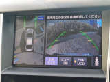 車を真上から見ているように、周囲の状況を把握しながら安心して駐車が行えるアラウンドビューモニター!