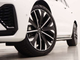 5-Vスポーク8.5J&times;21インチダイヤモンドカット/グロッシーブラック タイヤサイズは255/40R21になります