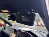 毎日過ごす運転席は要チェック。シートのへたり・擦れ、視界のイメージまで伝わる重要ポイント。