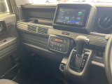 【 オートエアコン 】車内温度を感知して自動で温度調整をしてくれるのでいつでも快適な車内空間を創り上げます。