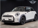 1オーナー・クラシックトリム・AppleCarPlay・アクティブクルーズ・電子パーキングブレーキ・ワイヤレス充電・シートヒーター・バックカメラ・前後PDC・パーキングアシスト・衝突軽減ブレーキ・LEDヘッドライト