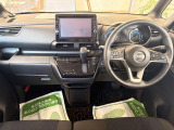 見易い計器類と運転し易いドライビングポジションは、視角も少なく前方&左右の見切りが良く運転し易いクルマです
