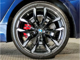 【BMWアロイホイル】軽量かつ強度に拘ったアロイホイル。走行性能ポテンシャルを引き出す設計。車の足元を引き締めてくれる大きなポイントはアロイホイルです。