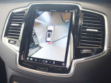 更に360&deg;ビュー表示も可能です 車を上から見下ろしたように車外を確認できるため、一切の死角がない状態で駐車が可能です