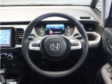 ◆ハンドル全体◆各種スイッチがハンドルから手を放さず操作できるので運転中でも楽に操作できます。