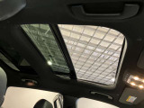 パノラミックスライディングルーフ装備
