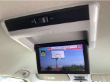 フリップダウンモニター!小さなお子様も退屈せずに後部座席でTVやDVDなどの映像を楽しめます☆