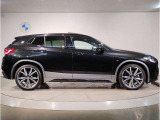 ☆BMWの前後重量配分50:50はエンジン自体をフロントタイヤよりも後ろにずらし、通常はエンジンルーム内に搭載される重量物であるバッテリーをトランクに移動させるなどして実現されています☆