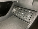 後方にもドライブレコーダーのカメラが付いています。前後両方でお車の周りを監視・記録いたします。*使用時は、別途SDカードが必要になります。