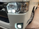 【LEDヘッドライト】悪天候や夜間走行時も良好な視界を確保し安心して運転できる高輝度LEDヘッドライトを装備!点灯速度が早く、消費電力も抑えられています。