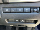 ハンドル右奥には各種設定スイッチがあります。運転者がスッと手を伸ばせば操作できので便利です。