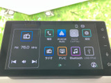 ラジオやテレビ、Bluetooth、USB/iPodなど、複数の音源を画面から選択できます。普段使うメディアに合わせて切り替えやすく、音楽や番組を楽しみたい方にも使いやすい構成です。