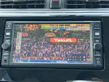 テレビ映像を表示できるモニターを装備しています。停車中の休憩時間に番組を視聴でき、待ち時間も車内で過ごしやすくなります。映像視聴は停車時にお楽しみください。