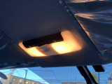 優しいルームランプが車内を照らしてくれます。