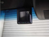 ◆ドライブレコーダー◆映像・音声などを記録する自動車用の装置です。 もしもの事故の際の記録はもちろん、旅行の際の思い出としてドライブの映像を楽しむことができます。