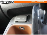 ポータブルオーディオなどの機器を接続して、車両のスピーカーで聞くことができます。