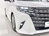 フォグランプ装着車です。暗い夜道の車両前方を明るく照らします