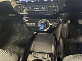 オートエアコンで車内はいつでも快適!エレクトロシフトマチック!シフトレバーはスイッチ感覚で操作出来ます!