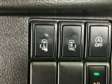 【両側パワースライドドア】両側がパワースライドドアになっており、運転席のスイッチやスマートキーでも開閉が可能です!開口部も広いので乗り降りも楽々♪