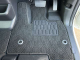 運転席のフロアマットです。