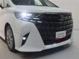 高輝度で点灯速度が速く、しかも消費電力の少ないLEDヘッドライトが装備されています!LEDの明るい光が走行中の視界の確保をサポートして、夜のドライブがより楽しく安全に運転できます♪