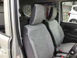 運転席・助手席のシートです☆大きくて疲れにくいシート形状ですので長距離運転もラクラクです☆