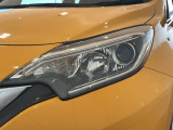 LEDヘッドライトは、点灯の瞬間から最大光量を発揮し、突然暗くなるトンネルなどでの安定感を高めます。
