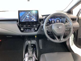 運転席周りのレイアウトをご覧ください。ナビゲーションが綺麗に装着されすっきり収まってますね!