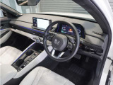 ◆視界広々で非常に運転しやすくロングドライブでも疲れを感じさせないすっきりとまとまったインパネ周りです。