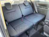 大人でもゆったりとくつろげる車内空間を実現しました。