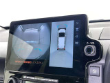 【フロントカメラ】運転席に座った状態で死角になりやすいクルマの前の様子まで確認でき安全ですね♪