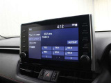 スマートフォンとの連携を可能にした9インチのディスプレイオーディオが搭載。フルセグTV、AM/FM(ワイドFM対応)、Bluetooth/USB入力に対応してます。(T‐Connectナビは別途有料)