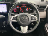 インテリアに合わせたデザインのステアリングは、運転される方のことも考え、運転しやすい形状、大きさです。是非一度、実際に触ってお確かめください。